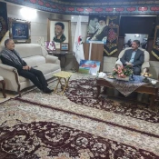 دیدار سرپرست دانشگاه ملی مهارت با خانواده شهید حسن تهرانی‌مقدم
 3