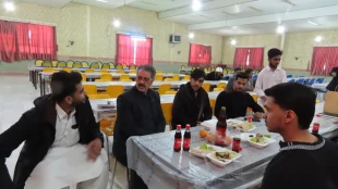 بازدید سرپرست دانشگاه ملی مهارت از سلف سرویس آموزشکده شهید باهنر زاهدان و گفت‌وگو با دانشجویان
 2