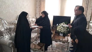 دیدار سخنگوی دولت و رئیس دانشگاه ملی مهارت با خانواده شهید زهرا چوبینی
 4